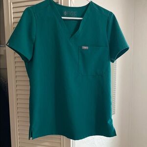 FIGS Catarina scrub top in Hunter Green (size S)